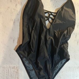 Women’s Volcom Elegant Black One Piece Swimsuit,  NWT SIZE XS